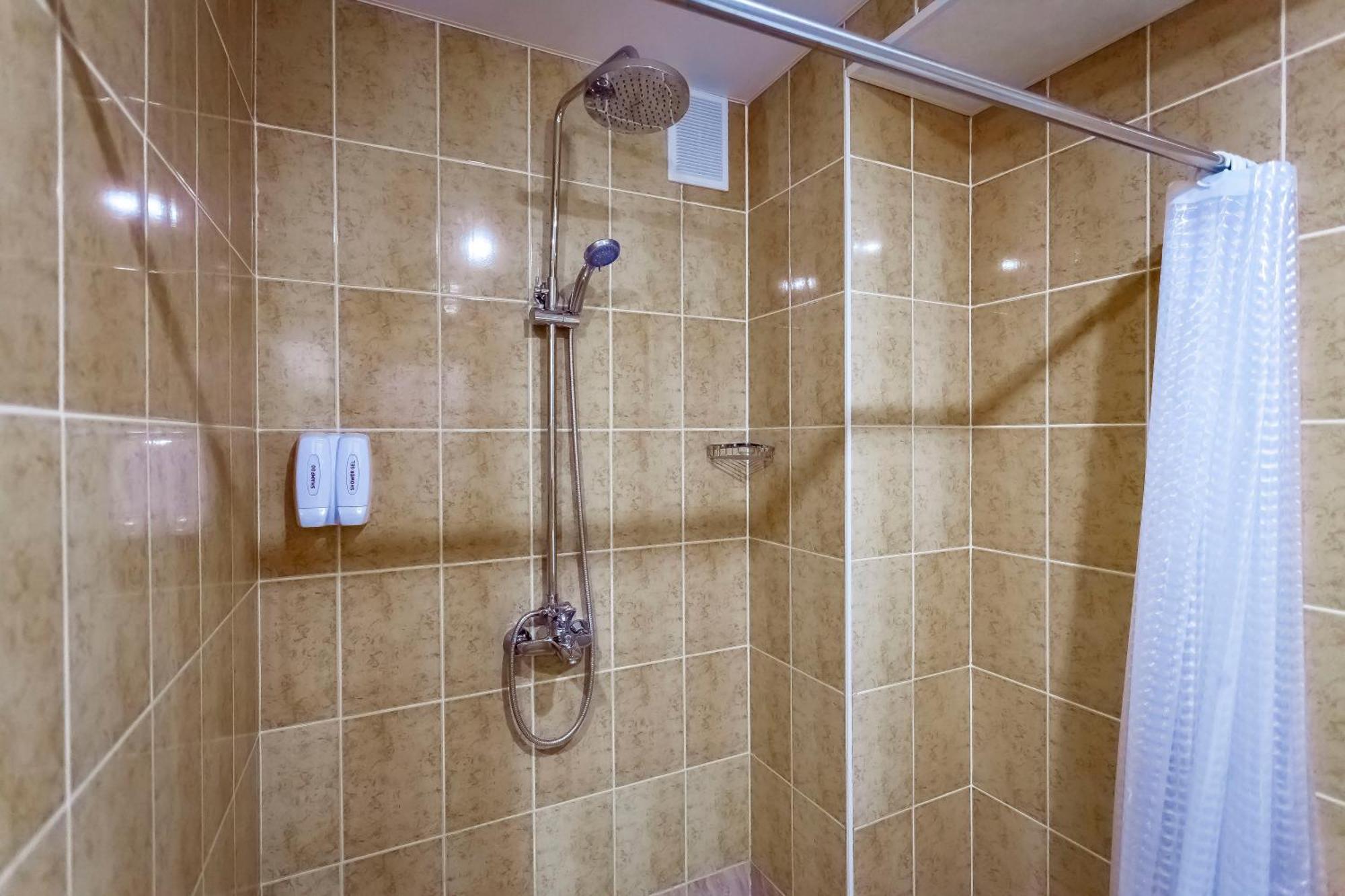 Kurmet Hotel Uralszk Kültér fotó