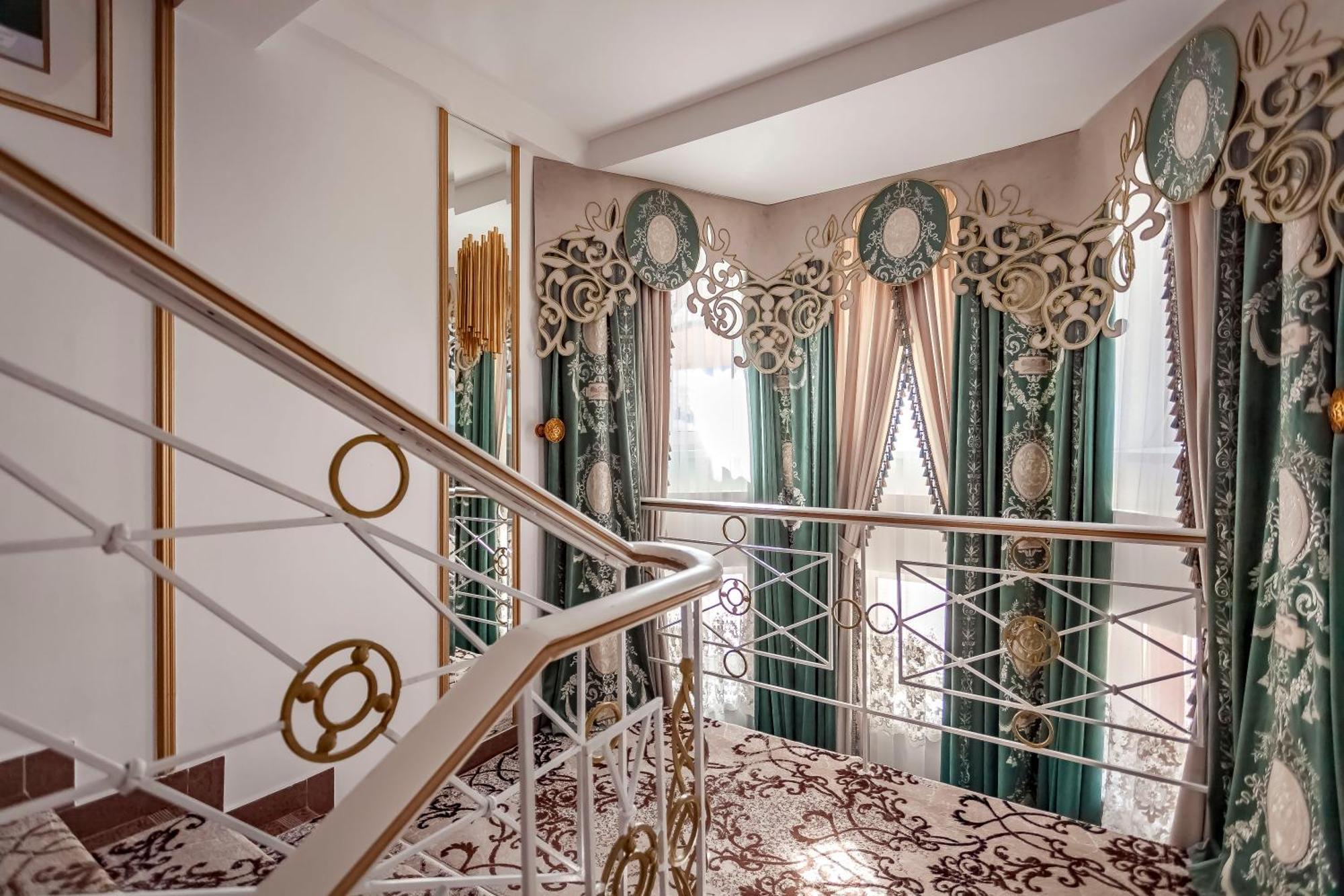 Kurmet Hotel Uralszk Kültér fotó