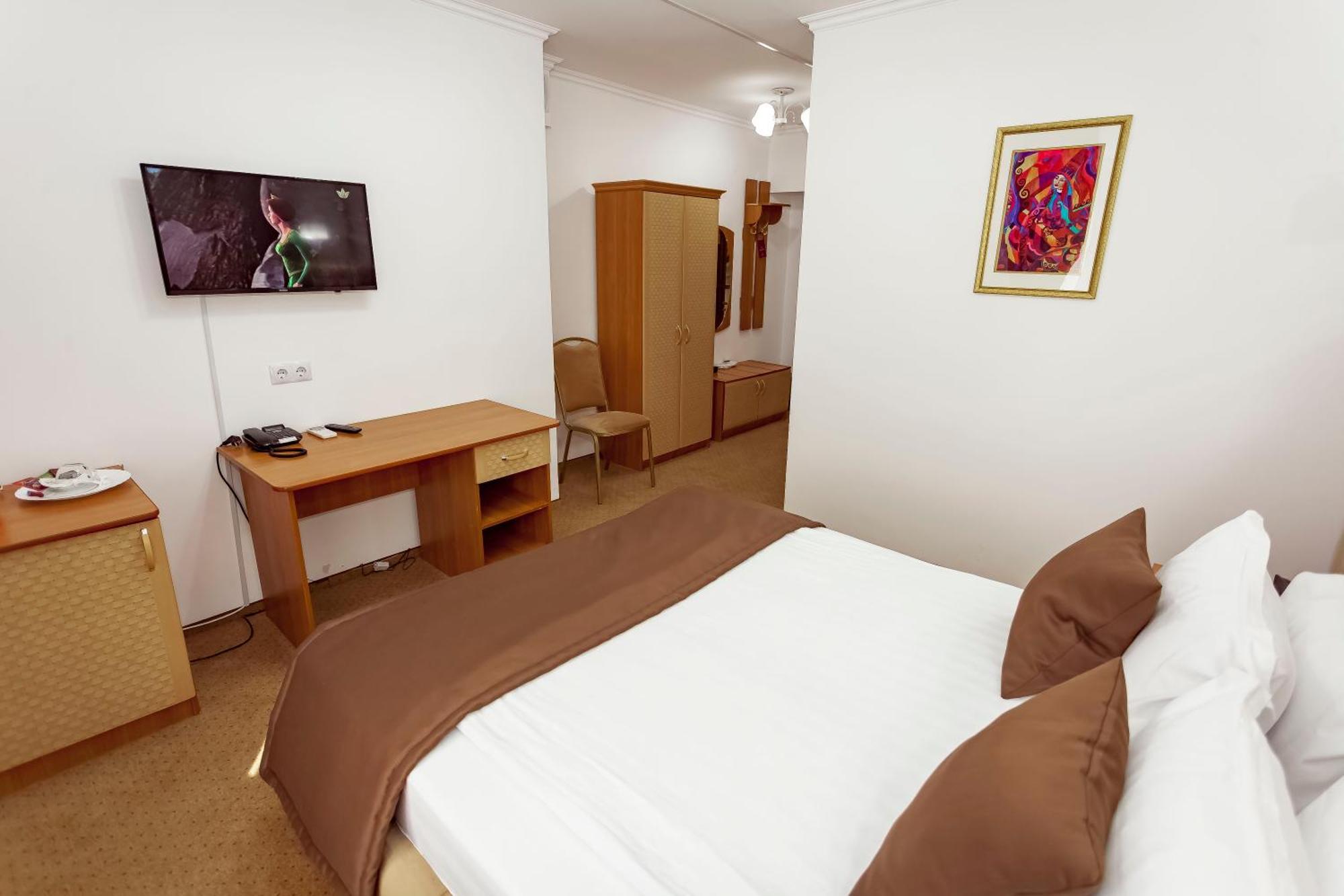 Kurmet Hotel Uralszk Kültér fotó