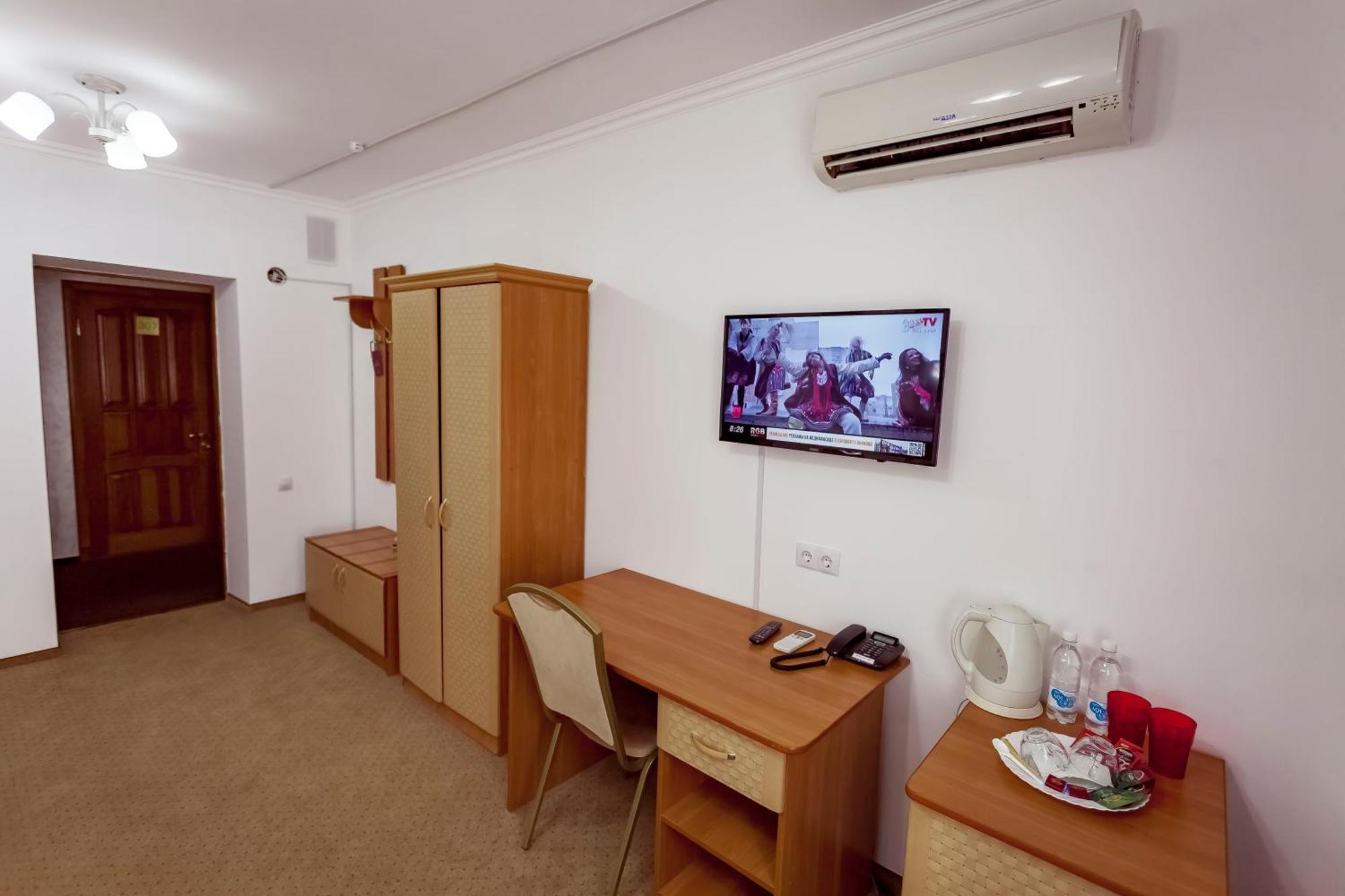 Kurmet Hotel Uralszk Kültér fotó