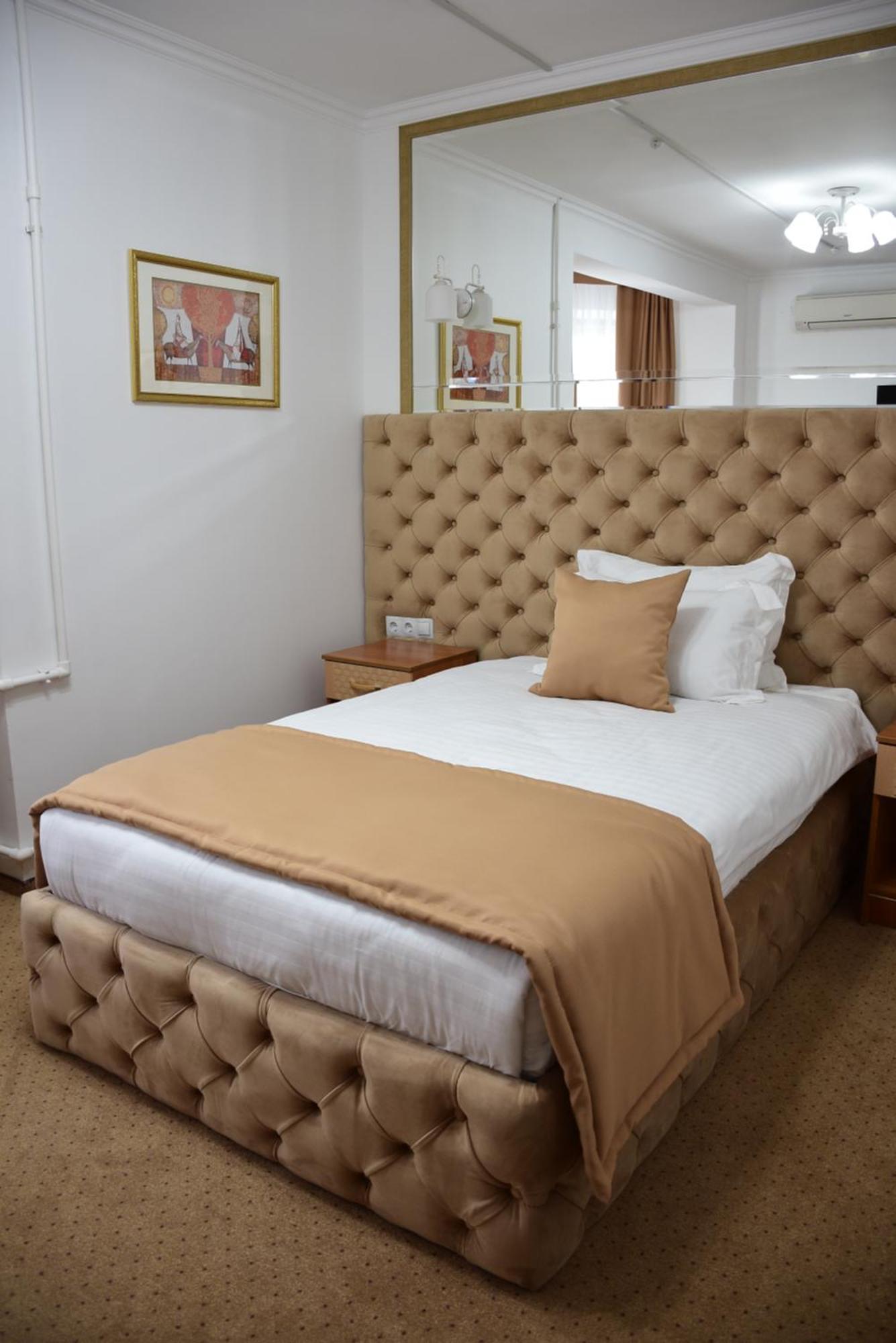 Kurmet Hotel Uralszk Kültér fotó