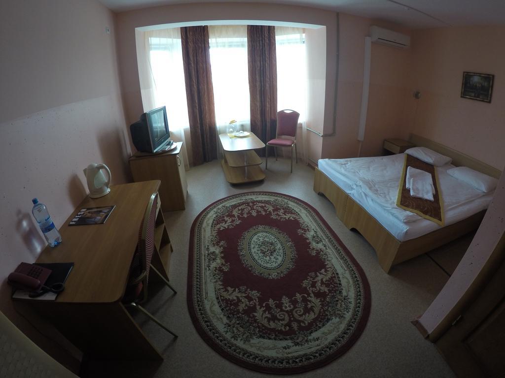 Kurmet Hotel Uralszk Kültér fotó